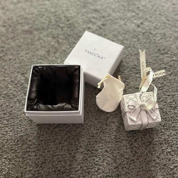 Pandora 🎁ornament NIB 2016 collectible - Picture 7 of 8